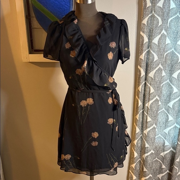 Madewell Dresses & Skirts - Madewell Georgette Ruffle Wrap Dress in Aster Portrait SZ Small